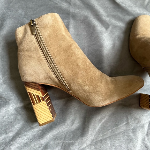 Vince Camuto suede ankle boots - Picture 4 of 6